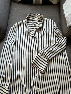 H&M black and cream blouse (M)